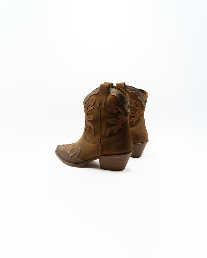 Leather Sandals in Brown by Don&