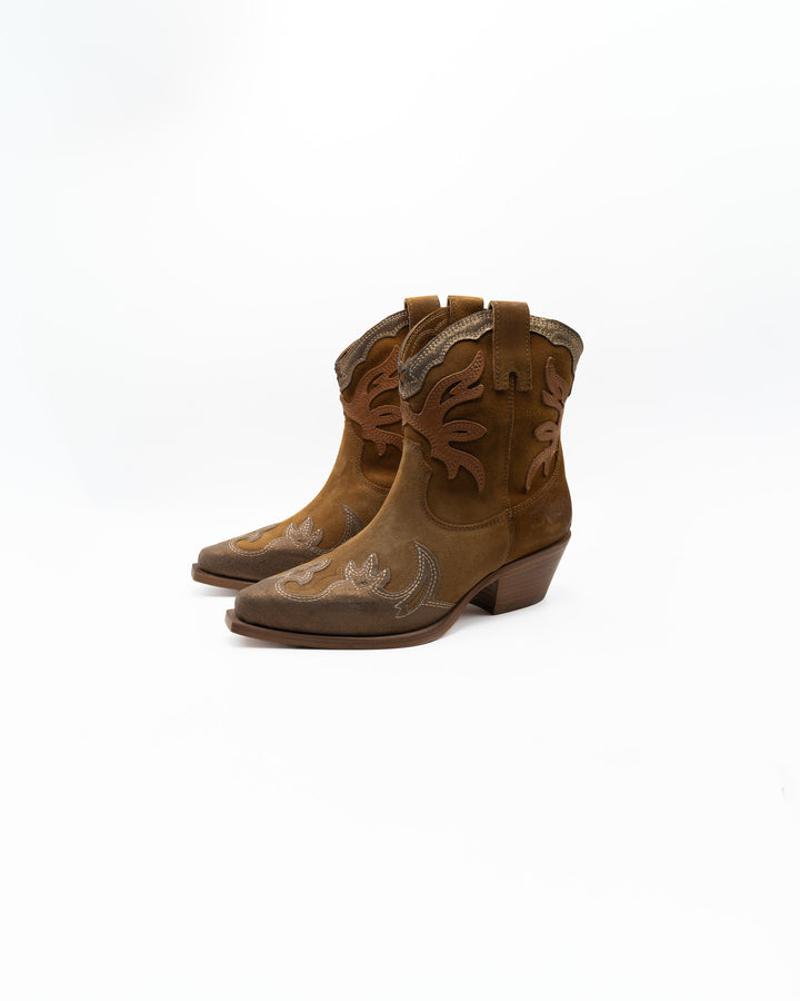 Leather Sandals in Brown by Don&