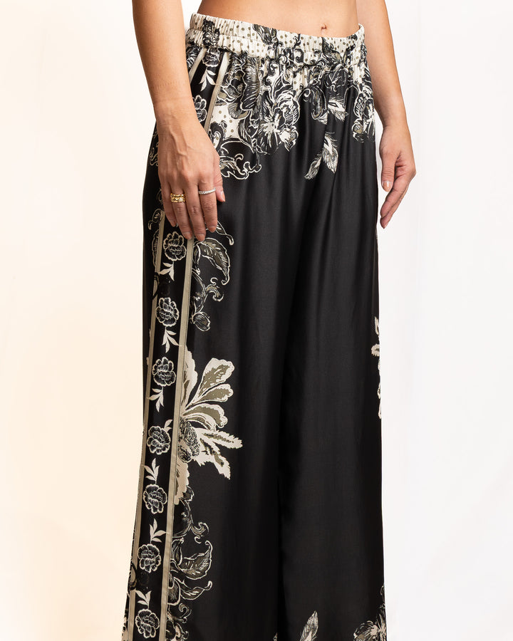 Viscose Pants in Black by Dahlo - MODA39